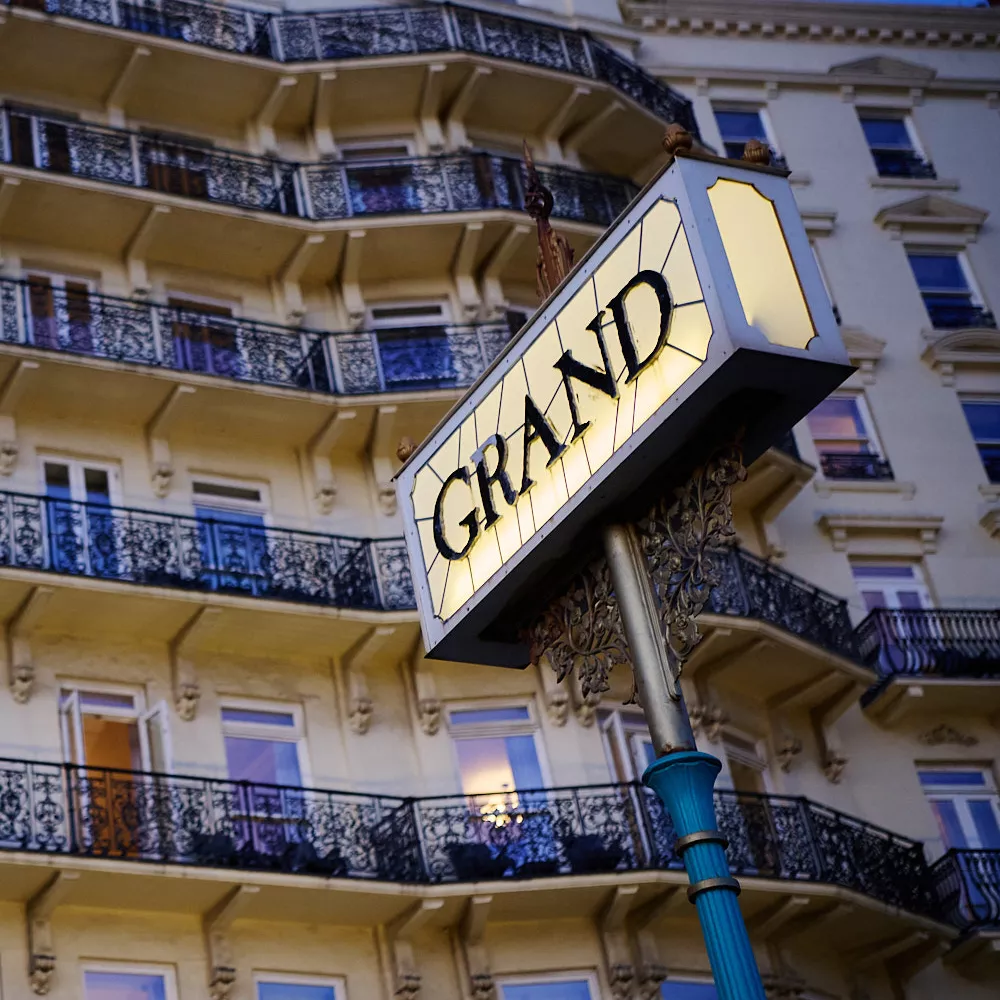 Jewel in the Crown hotel jewellery installation case study